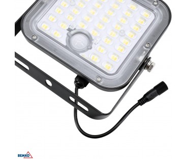 NAŚWIETLACZ SOLARNY LED BEMKO SOLPAR 10W 1500LM 3000/4000K IP65 CZARNY CZ. PIR